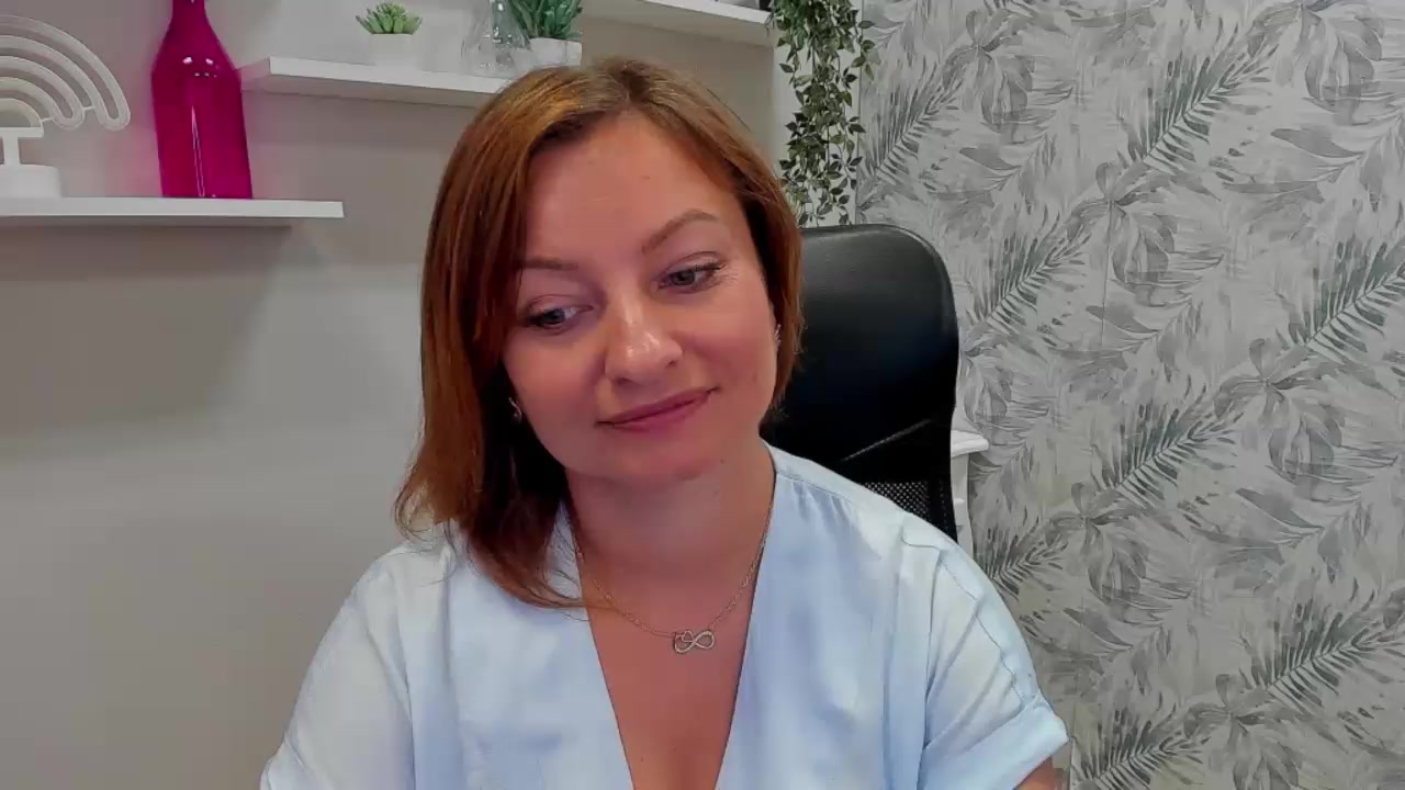 1Angela39 Live Cam Screenshot – 2025-08-18 07:48:26