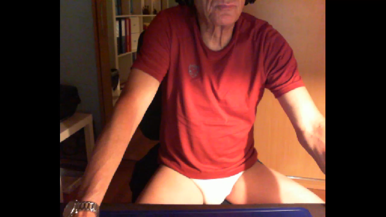 48cdiego Live Cam Screenshot – 2025-08-04 20:25:21