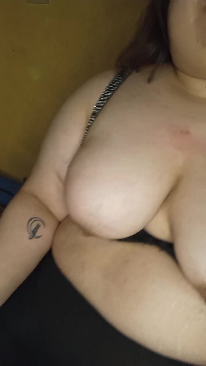 6yummy3 Live Cam Screenshot – 2025-08-08 19:10:54