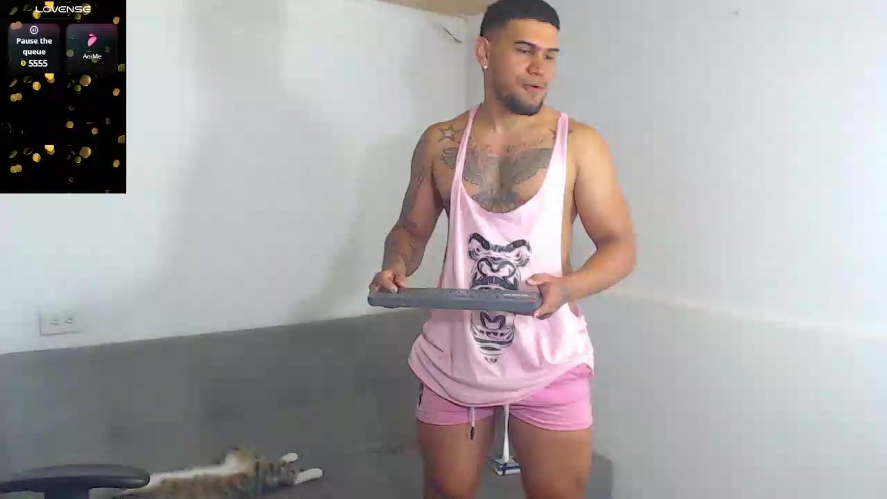 Aaronhunter__ Live Cam Screenshot – 2025-08-06 00:50:21