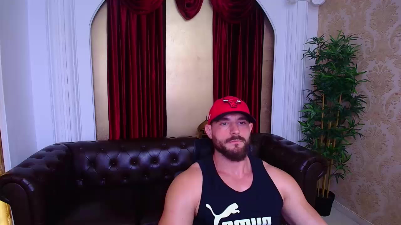 AdamJameson Live Cam Screenshot – 2025-08-17 06:16:29