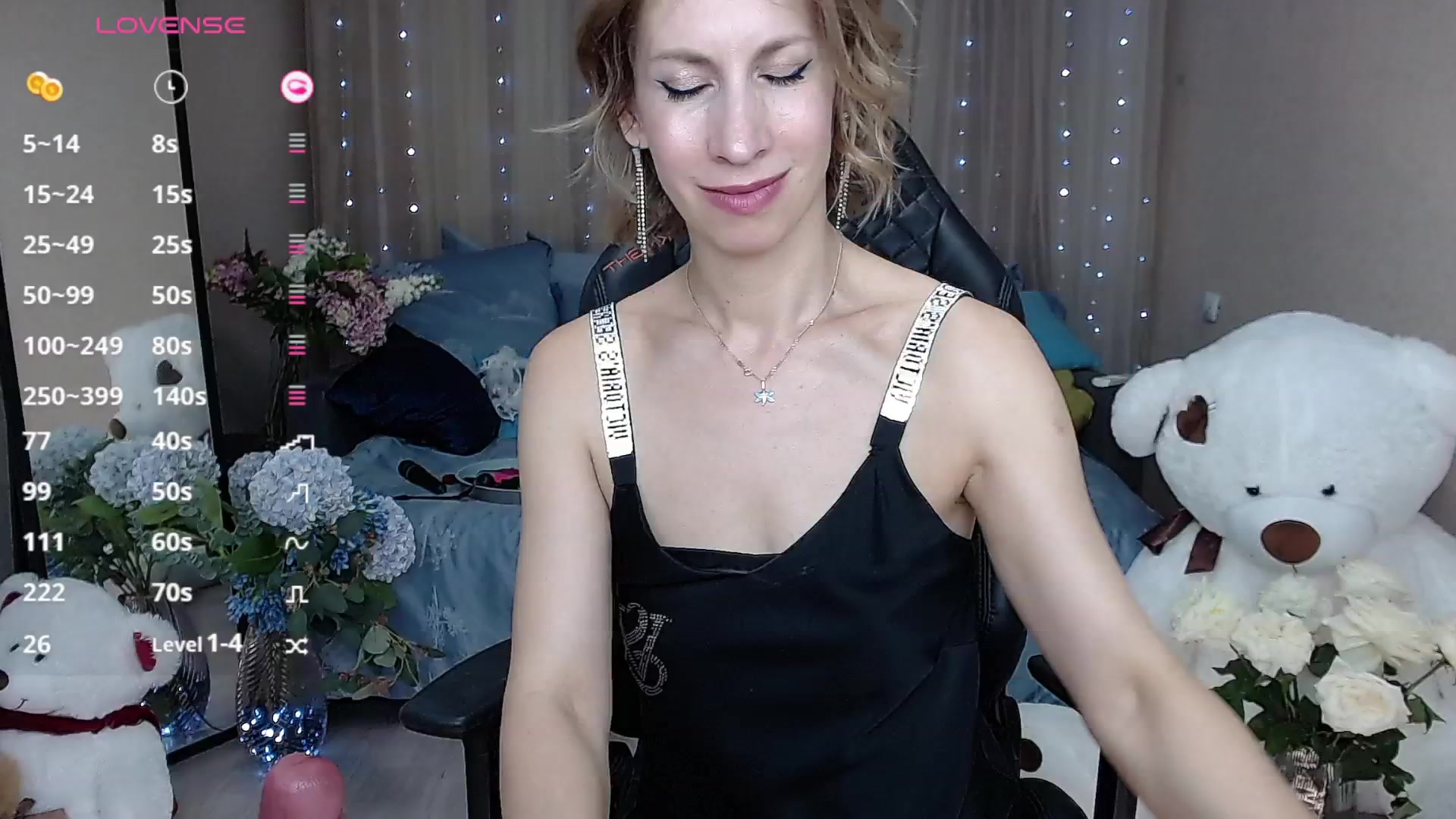 AdrianaDesire Live Cam Screenshot – 2025-08-22 16:18:12