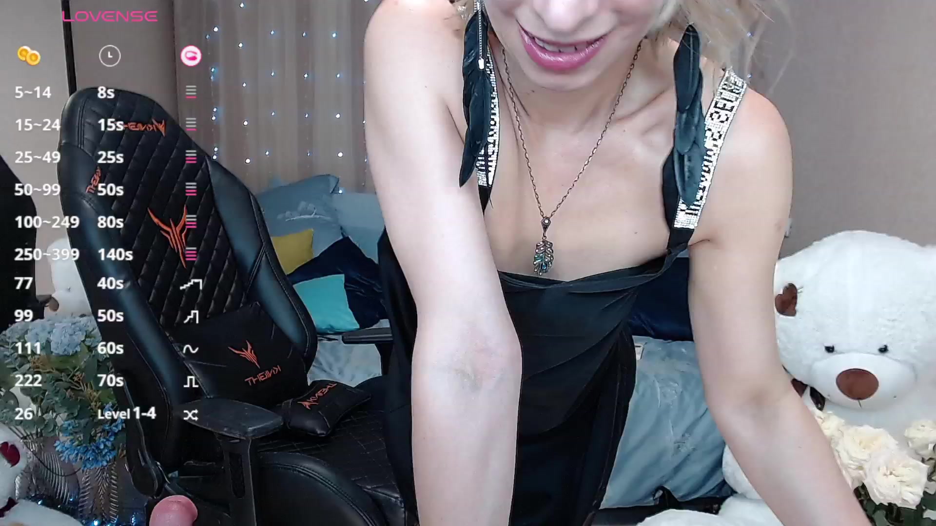 AdrianaDesire Live Cam Screenshot – 2025-08-23 11:47:02