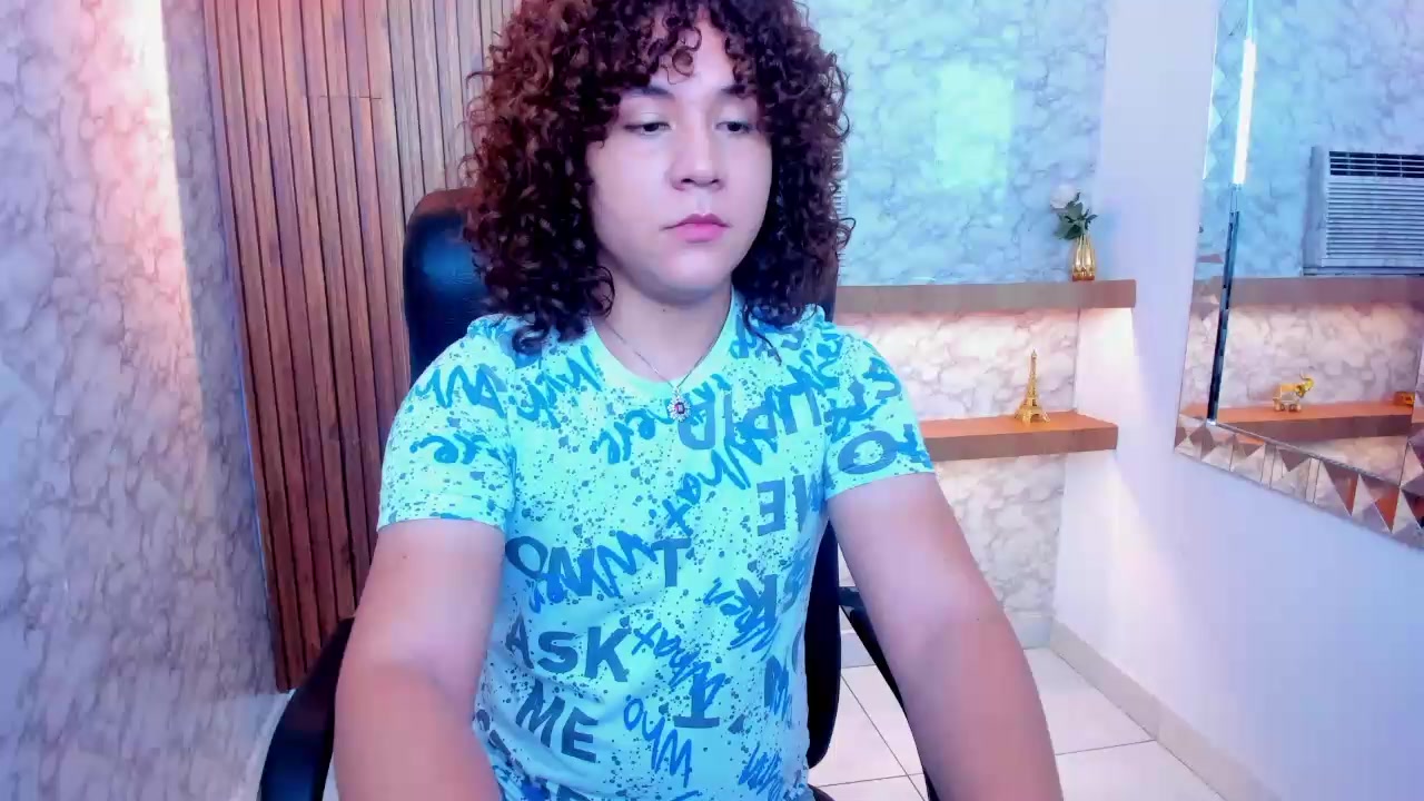 AfroDay Live Cam Screenshot – 2025-08-25 00:42:39