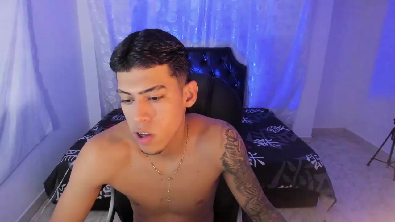 Aiden_Boy_ Live Cam Screenshot – 2025-10-22 20:02:51