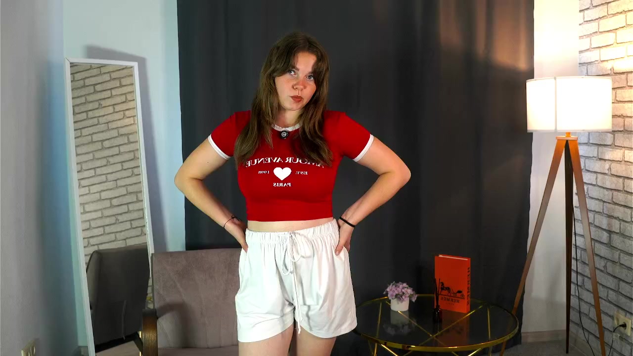 AleenSavannah Live Cam Screenshot – 2025-08-24 04:52:12