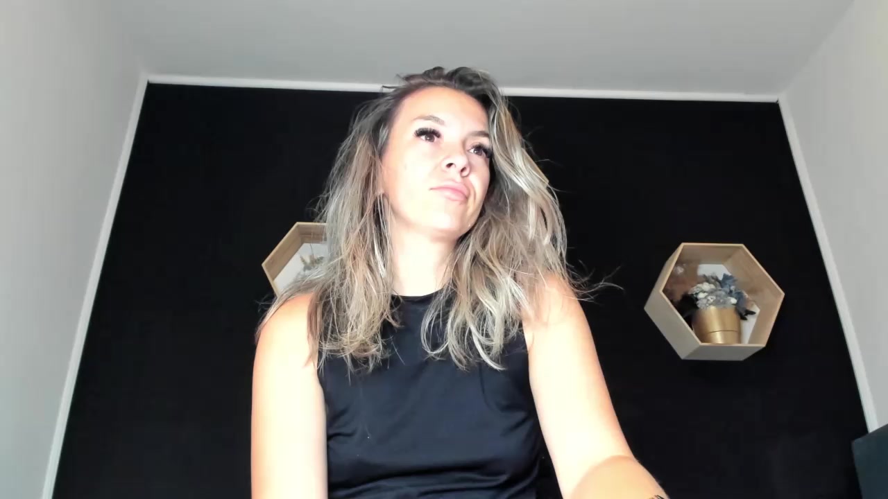 Alesys69 Live Cam Screenshot – 2025-08-26 23:51:40