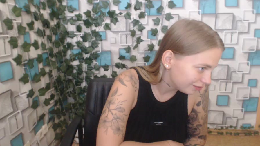 AlexaTris Live Cam Screenshot – 2025-08-04 06:28:21