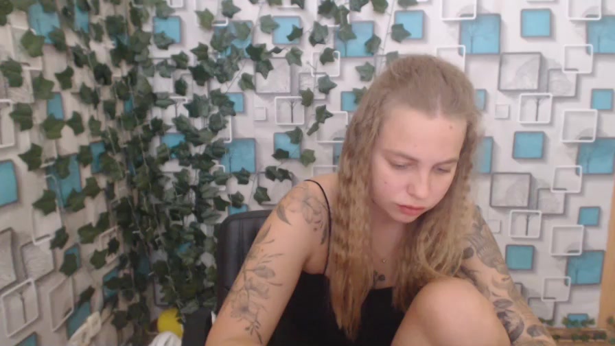 AlexaTris Live Cam Screenshot – 2025-08-17 06:09:39