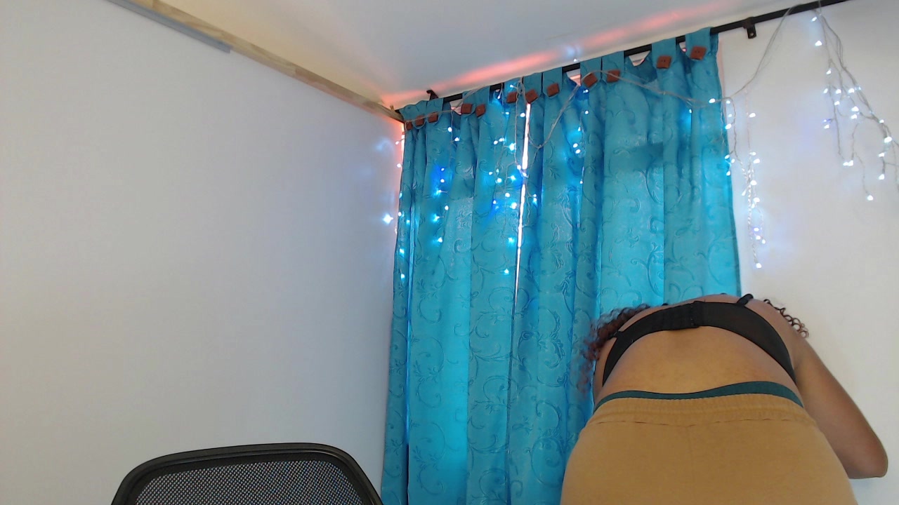 Amalia1893 Live Cam Screenshot – 2025-08-21 15:59:08