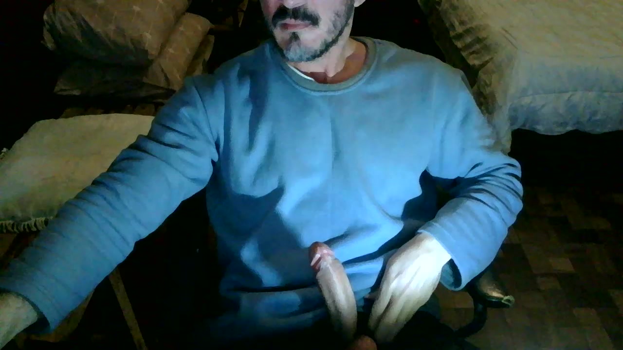 AmoMaduros Live Cam Screenshot – 2025-08-07 22:58:19