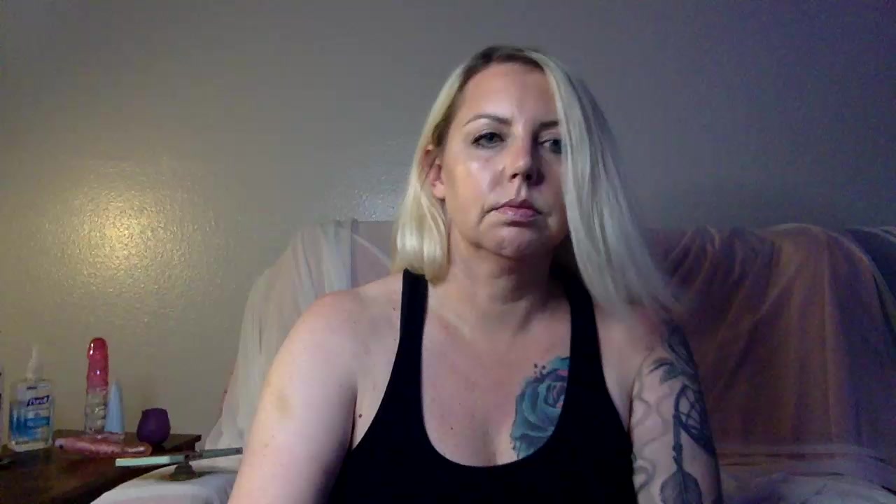Ampbarbie33 Live Cam Screenshot – 2025-08-13 23:19:06