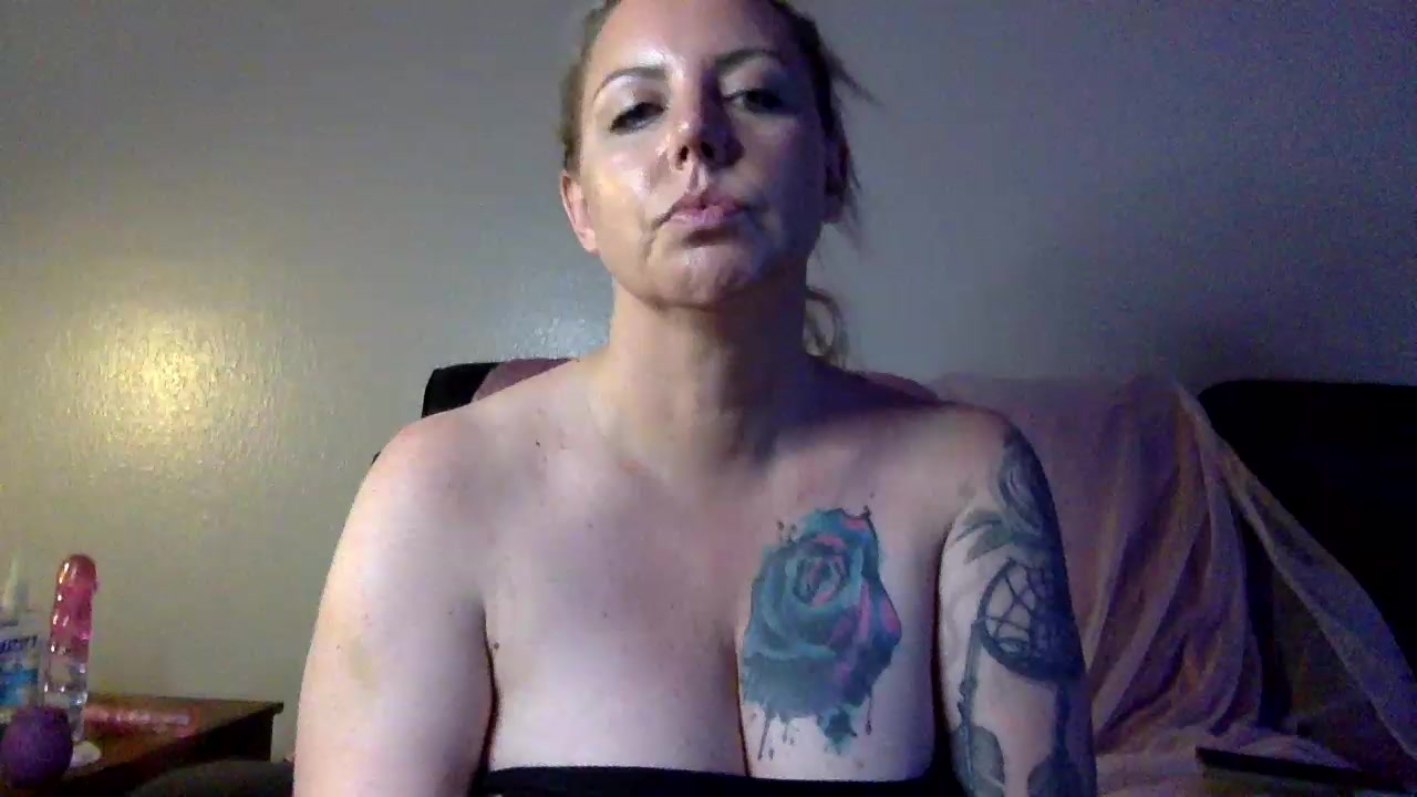 Ampbarbie33 Live Cam Screenshot – 2025-08-14 00:47:45