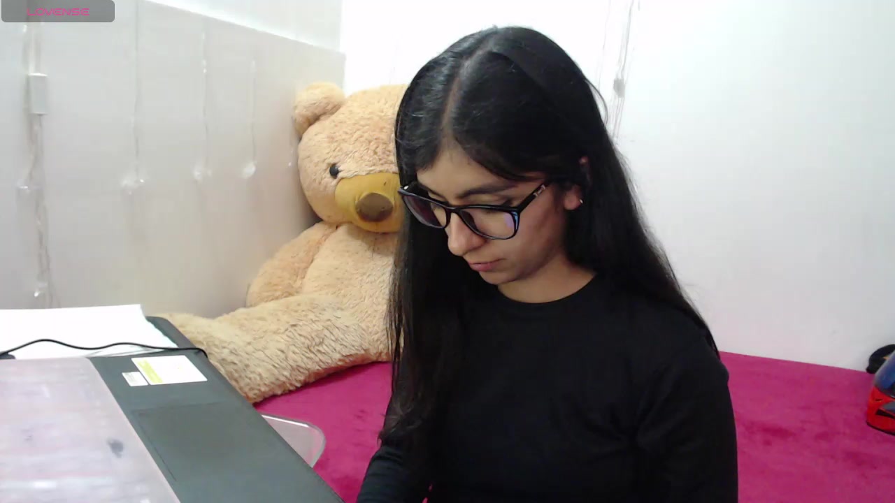 AnahiBrowns Live Cam Screenshot – 2025-08-19 22:05:15