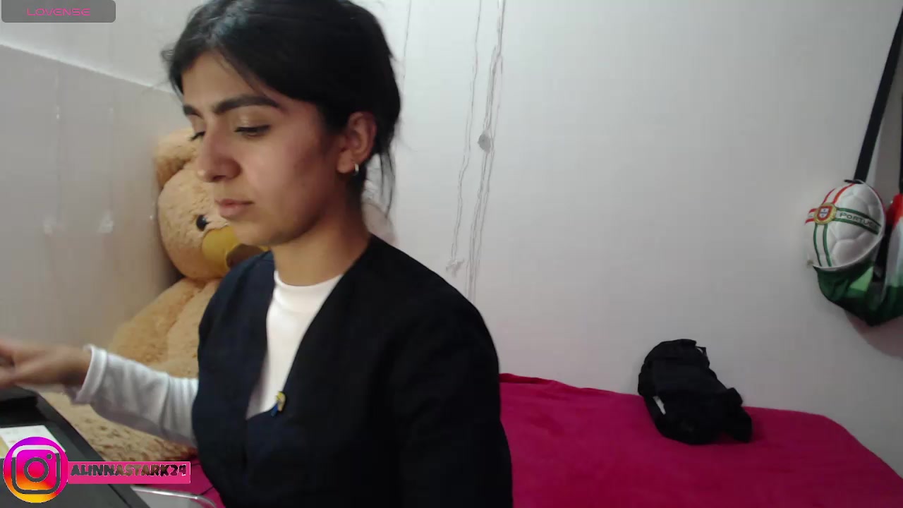 AnahiBrowns Live Cam Screenshot – 2025-08-25 22:08:24