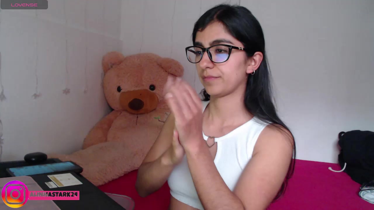 AnahiBrowns Live Cam Screenshot – 2025-08-26 18:39:23