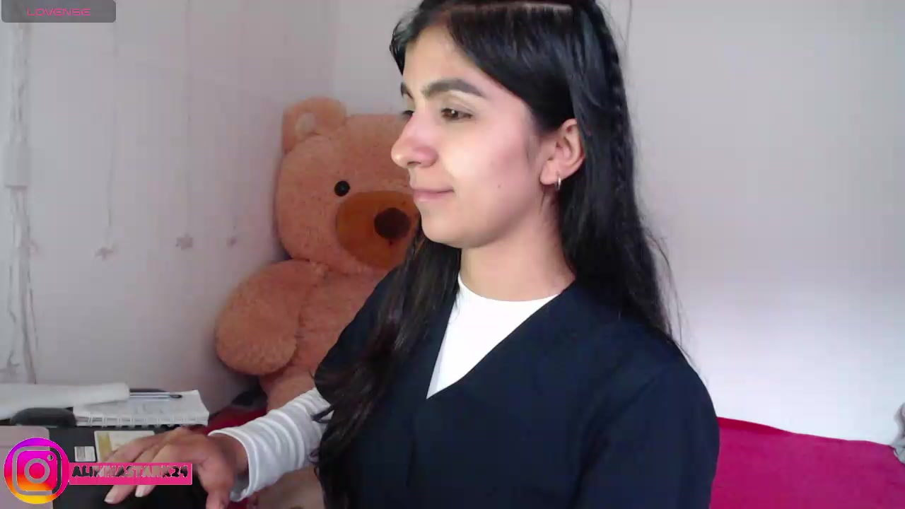 AnahiBrowns Live Cam Screenshot – 2025-09-05 19:48:23
