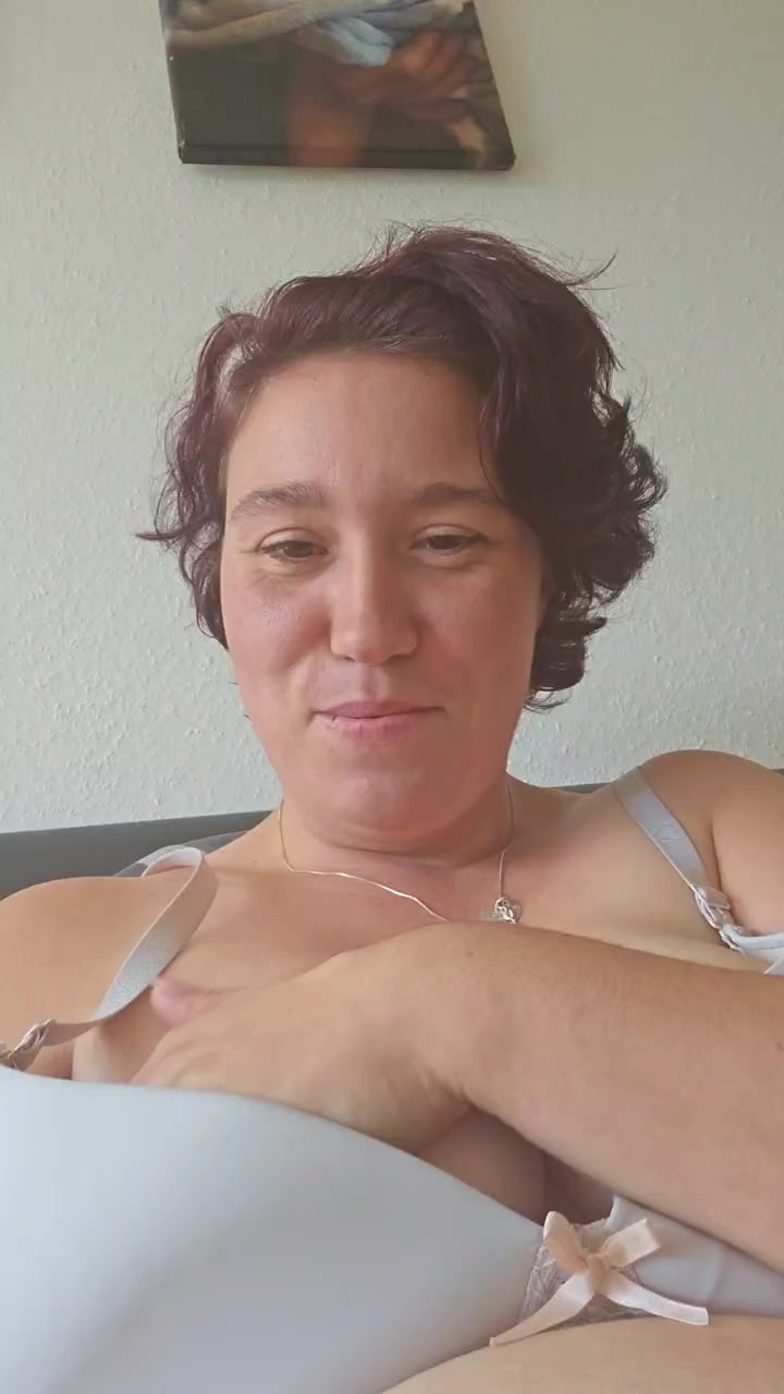 Anne2912 Live Cam Screenshot – 2025-09-05 09:21:31