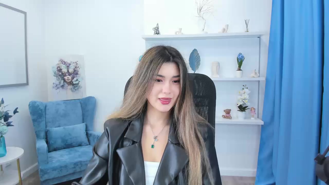 AnneTLi Live Cam Screenshot – 2025-08-16 03:17:56