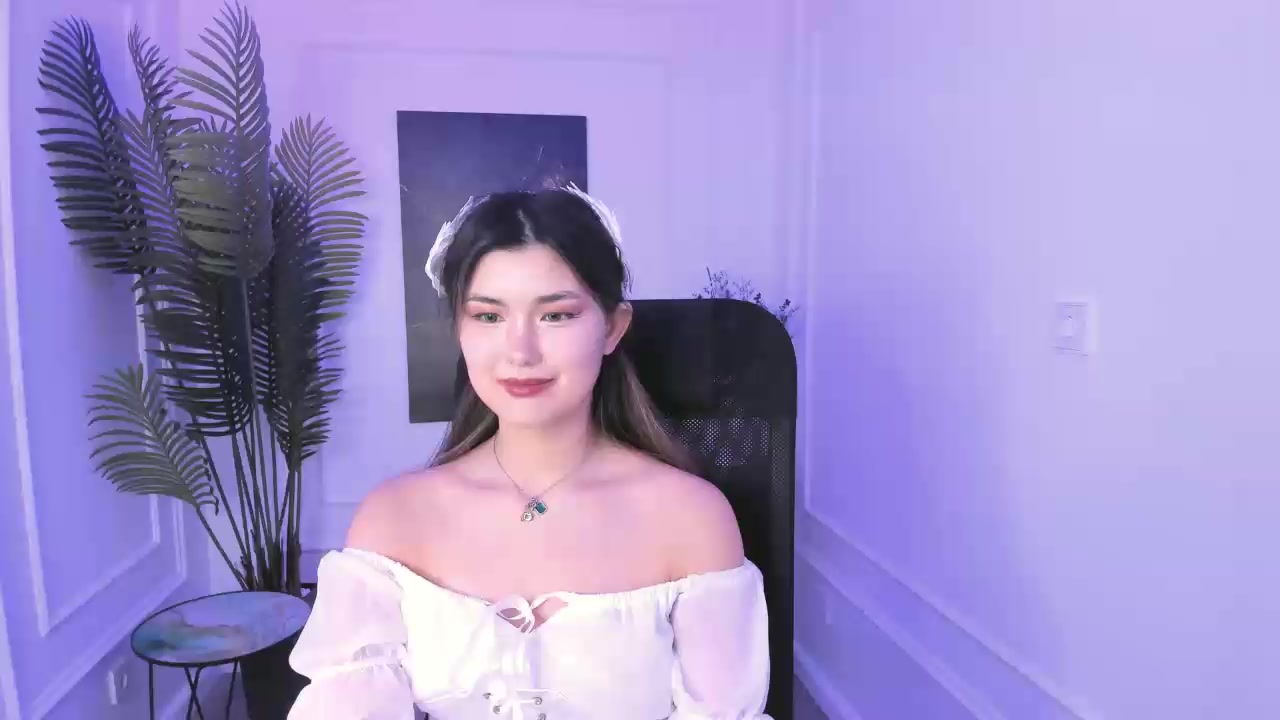 AnneTLi Live Cam Screenshot – 2025-08-23 04:07:12