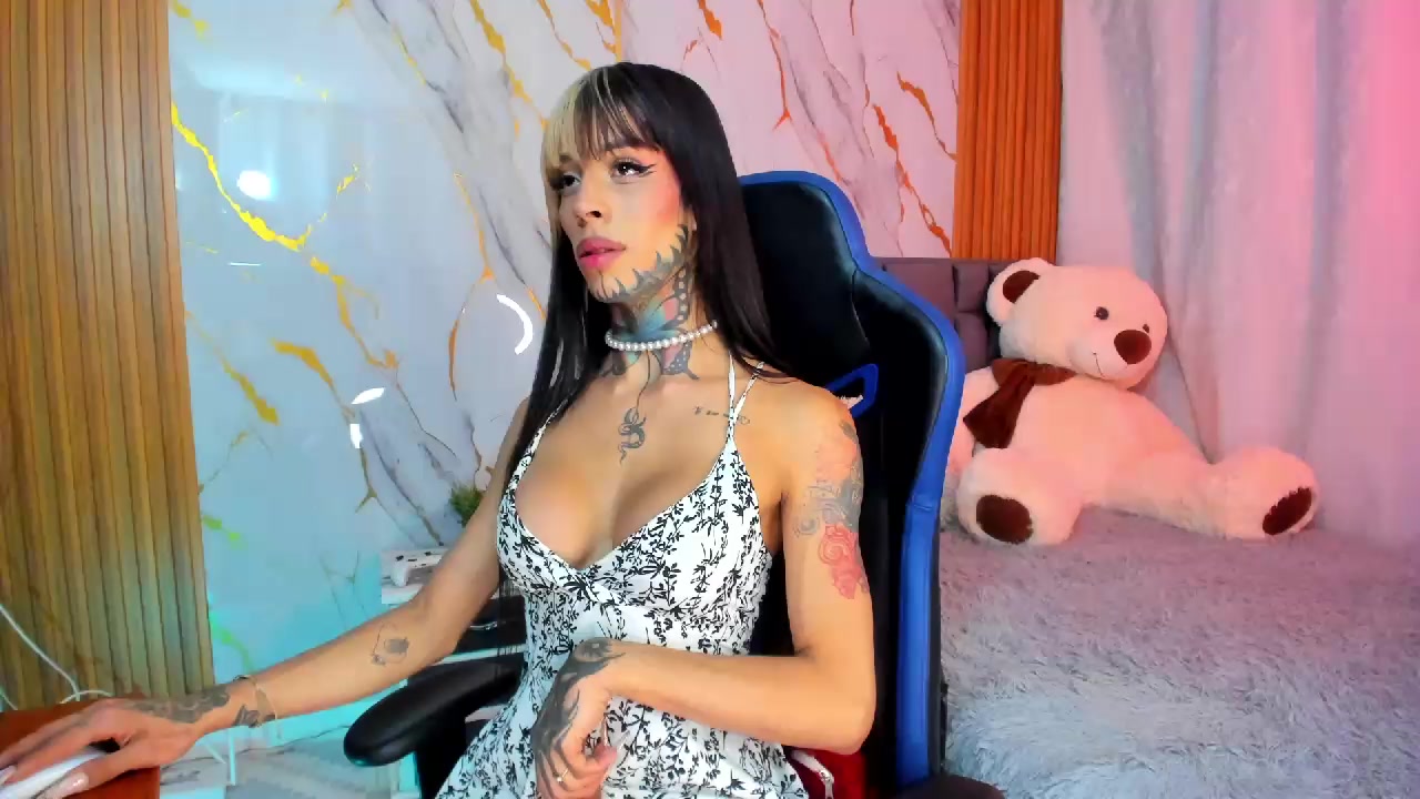 Annekiss Live Cam Screenshot – 2025-08-04 18:01:03