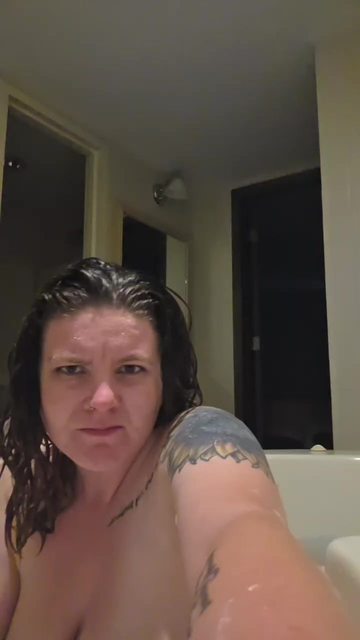 AriannaJohnson Live Cam Screenshot – 2025-08-20 00:41:51