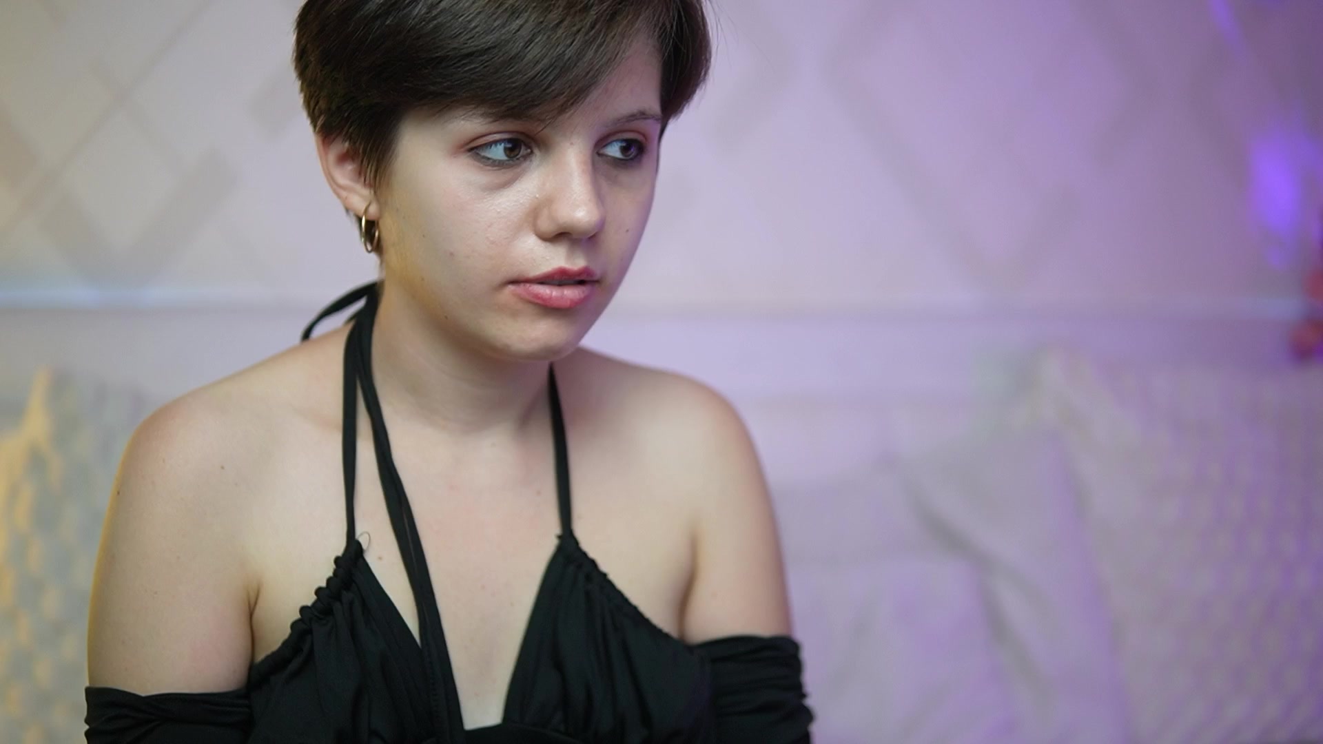 ArielleParis Live Cam Screenshot – 2025-08-24 20:19:33