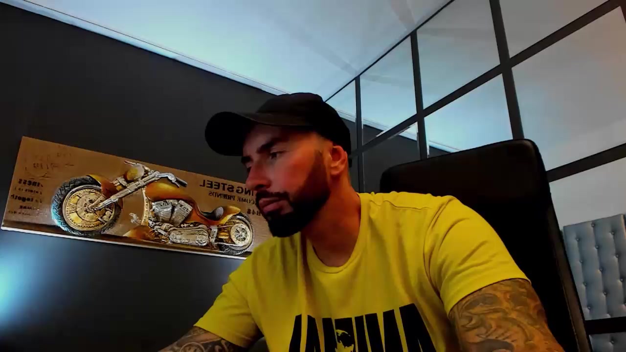AronGrant Live Cam Screenshot – 2025-08-22 11:14:25