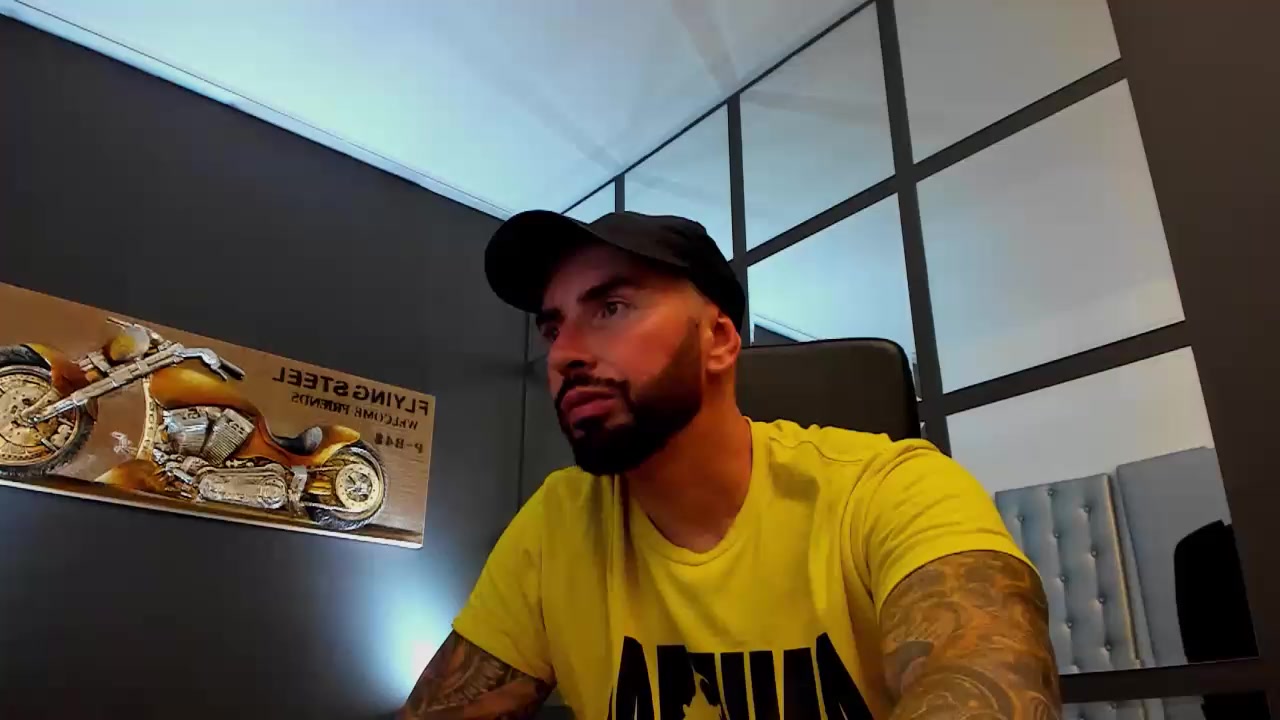 AronGrant Live Cam Screenshot – 2025-08-22 12:28:22