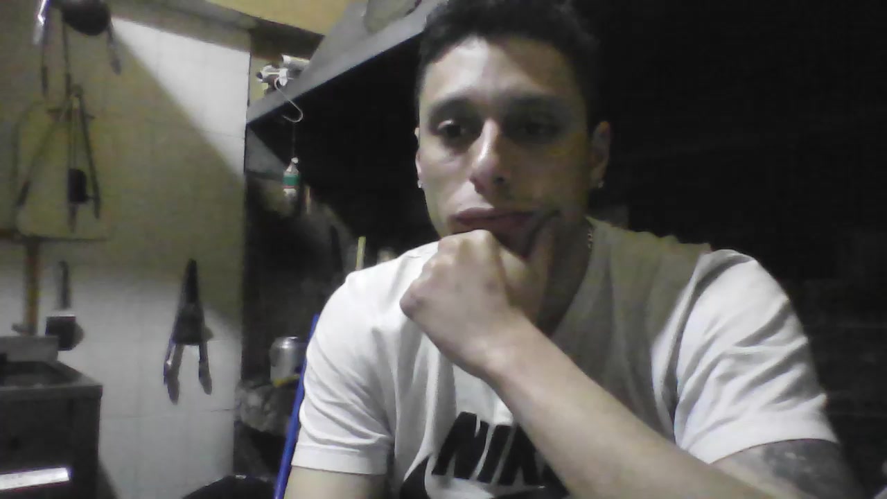Atrperro1422 Live Cam Screenshot – 2025-08-21 05:20:33