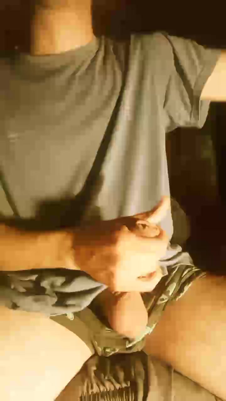 Axel42025 Live Cam Screenshot – 2025-09-14 04:24:26