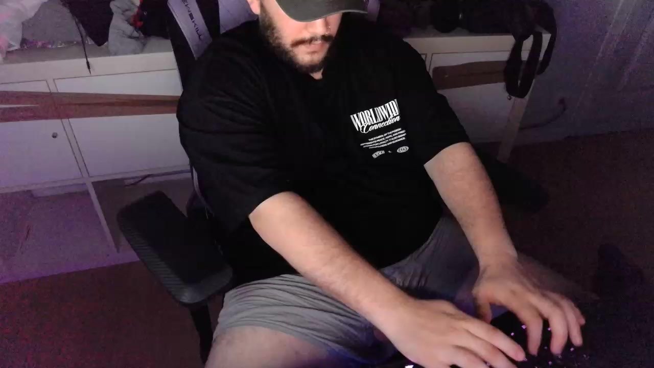 Axelbladeee Live Cam Screenshot – 2025-08-05 04:57:40