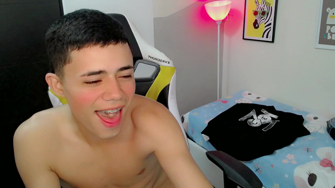 Bby_Santi Live Cam Screenshot – 2025-08-23 20:30:34