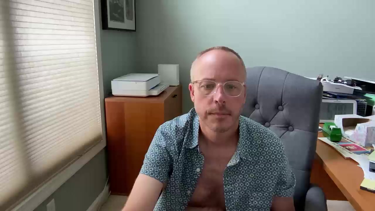 BeefyCub582 Live Cam Screenshot – 2025-08-29 22:00:45
