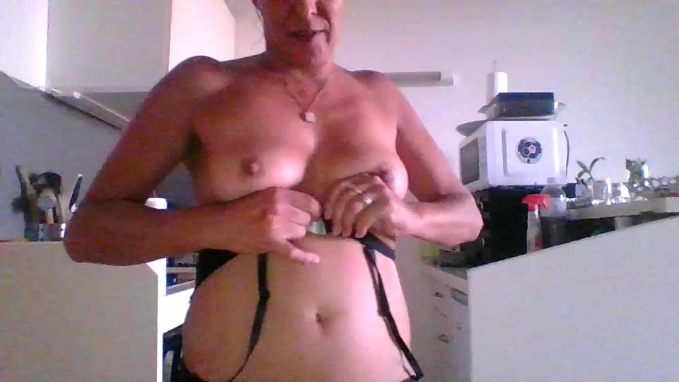 Bellabronzesexy Live Cam Screenshot – 2025-08-08 18:14:44