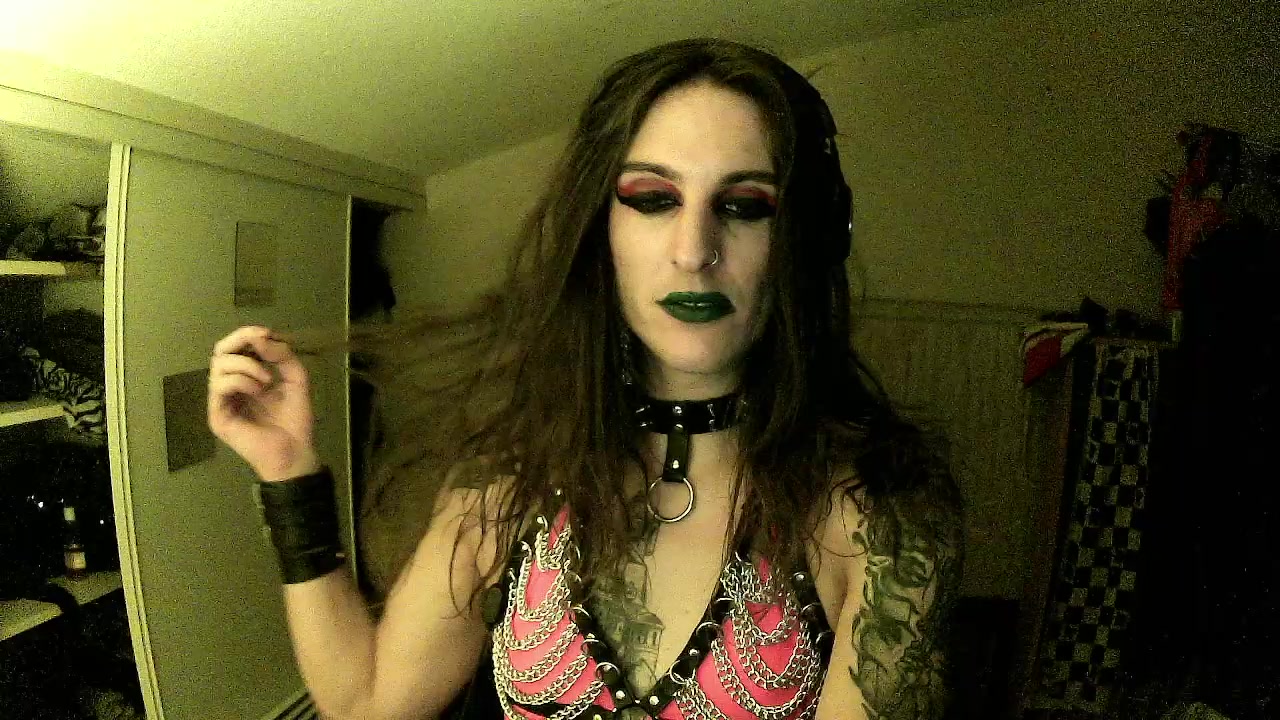 BerzerkDoll Live Cam Screenshot – 2025-08-09 00:10:20