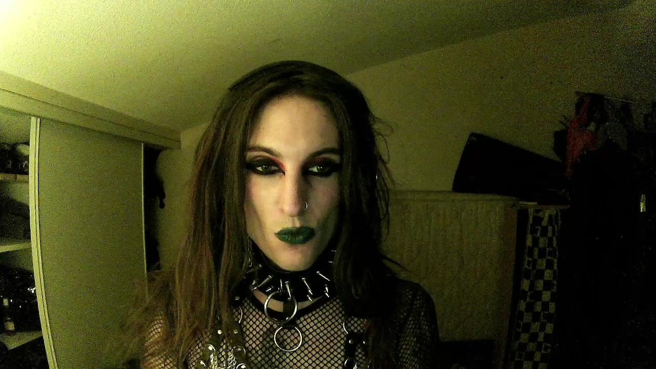 BerzerkDoll Live Cam Screenshot – 2025-08-17 00:22:19