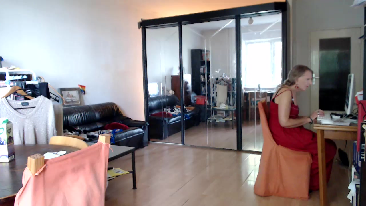 Beverlyberli Live Cam Screenshot – 2025-08-08 15:28:16