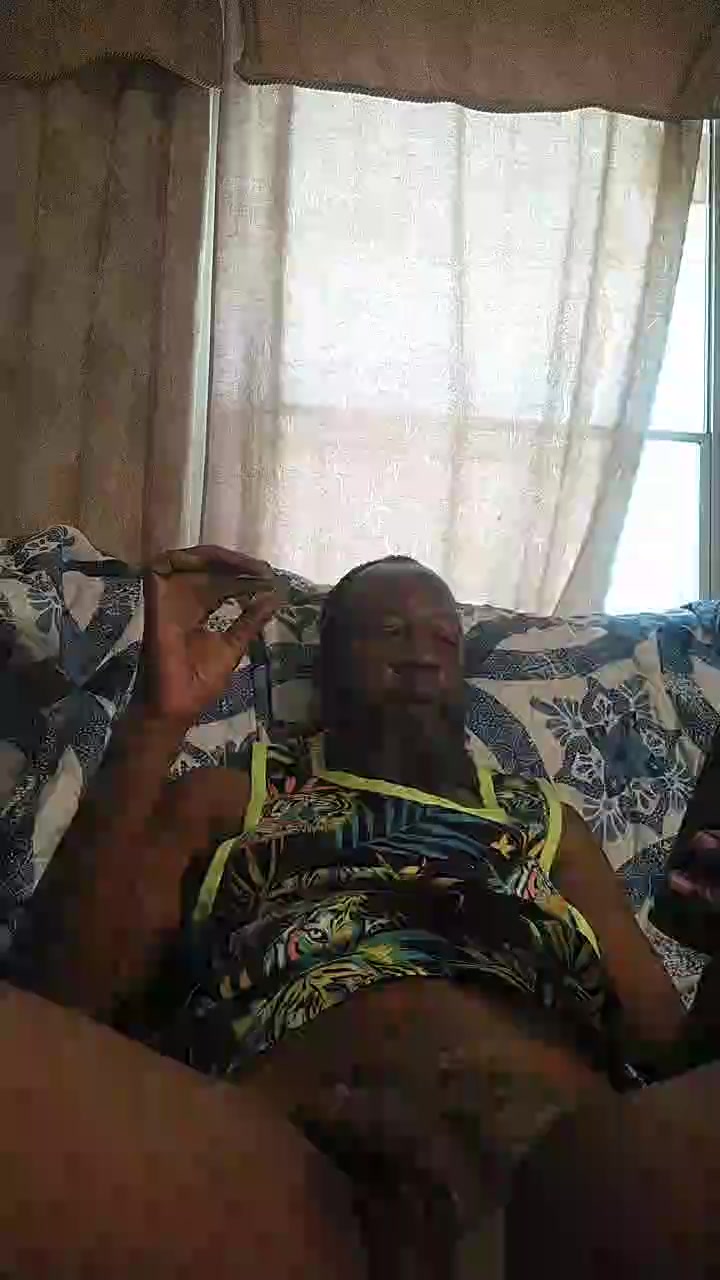 Biggfreakdunn Live Cam Screenshot – 2025-08-19 17:03:34