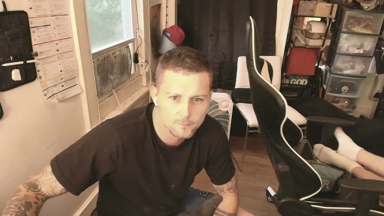 BonerVibes8993 Live Cam Screenshot – 2025-08-17 23:11:46