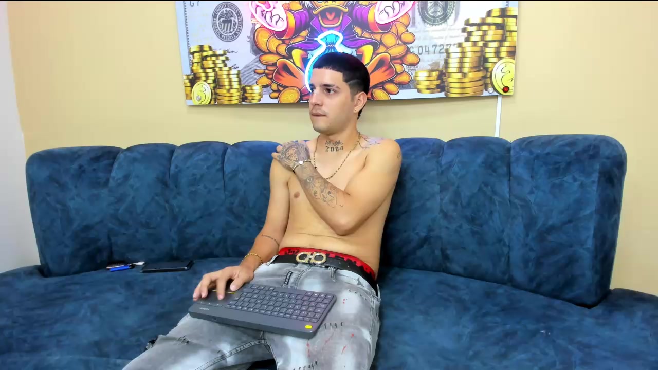 Boy_Wrap Live Cam Screenshot – 2025-08-05 12:52:56