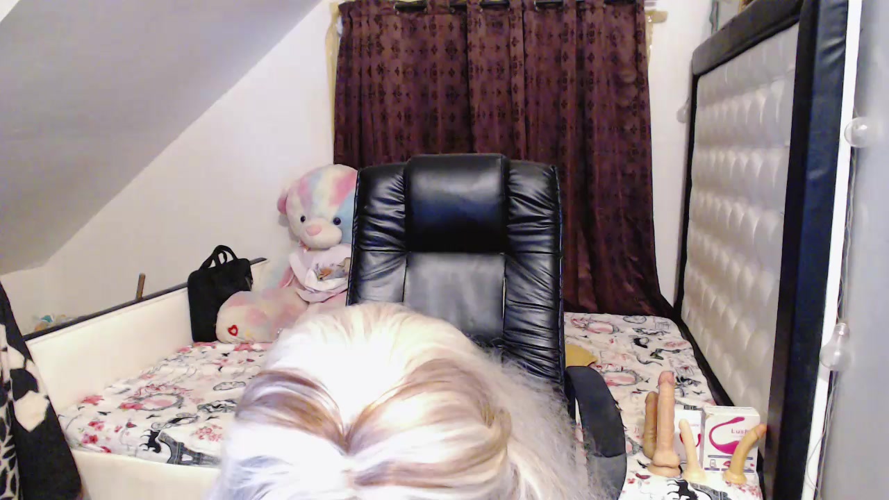 Briana_slut Live Cam Screenshot – 2025-08-14 12:14:26
