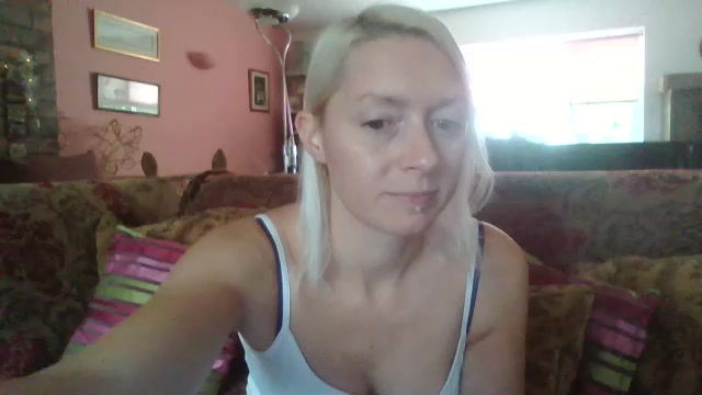British_Kim Live Cam Screenshot – 2025-08-18 13:18:41