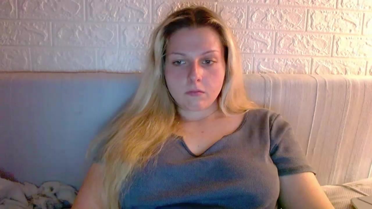 BritneySensual Live Cam Screenshot – 2025-08-03 22:00:52