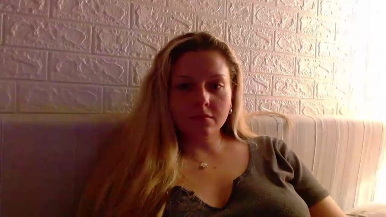 BritneySensual Live Cam Screenshot – 2025-08-03 22:53:51