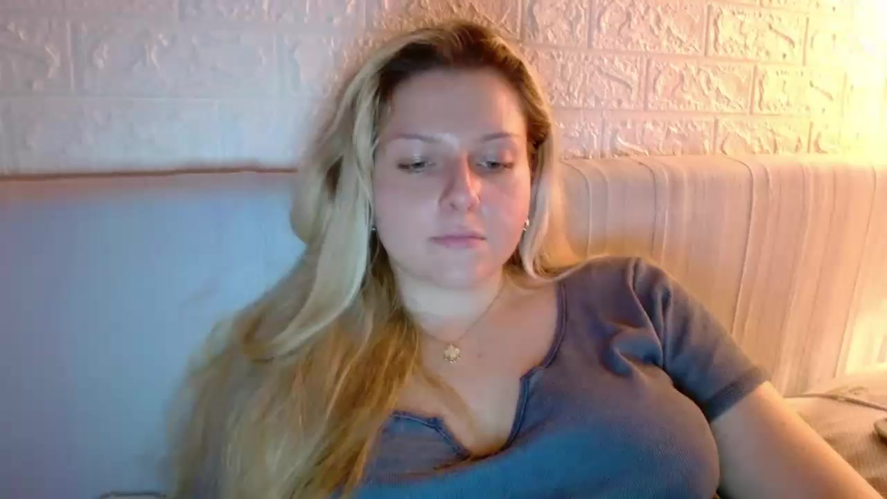 BritneySensual Live Cam Screenshot – 2025-08-03 23:26:12
