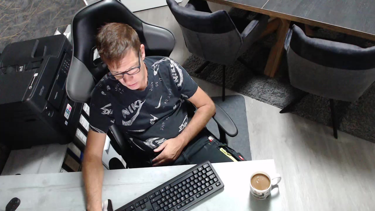 CamSexSven Live Cam Screenshot – 2025-08-04 04:08:17
