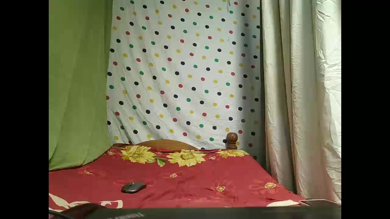 Camillah02 Live Cam Screenshot – 2025-10-23 09:48:40