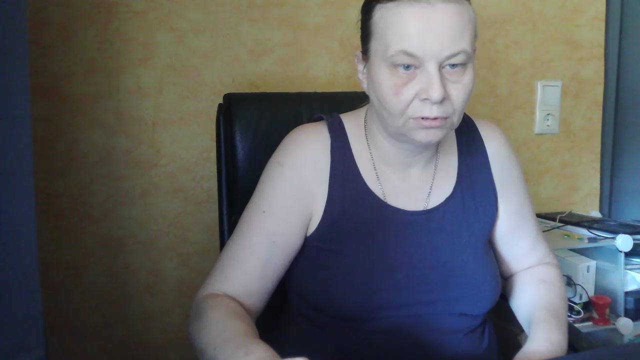Cherrysweetkiss Live Cam Screenshot – 2025-08-18 05:58:20