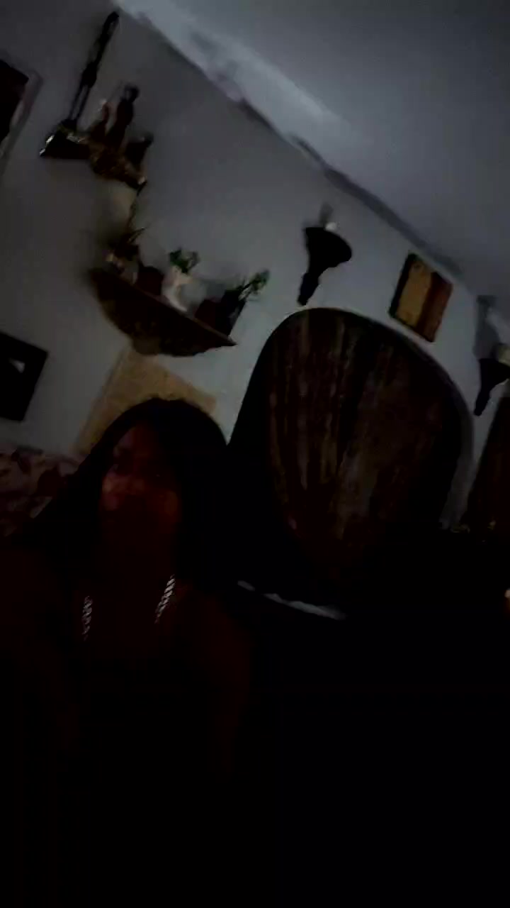 Chipperpaper201 Live Cam Screenshot – 2025-08-23 07:42:25